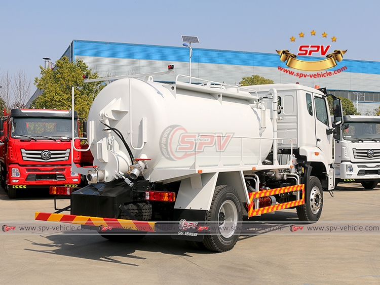 7,000 Litres Waste Liquid Disposal Truck Sinotruk - Right Back Side View